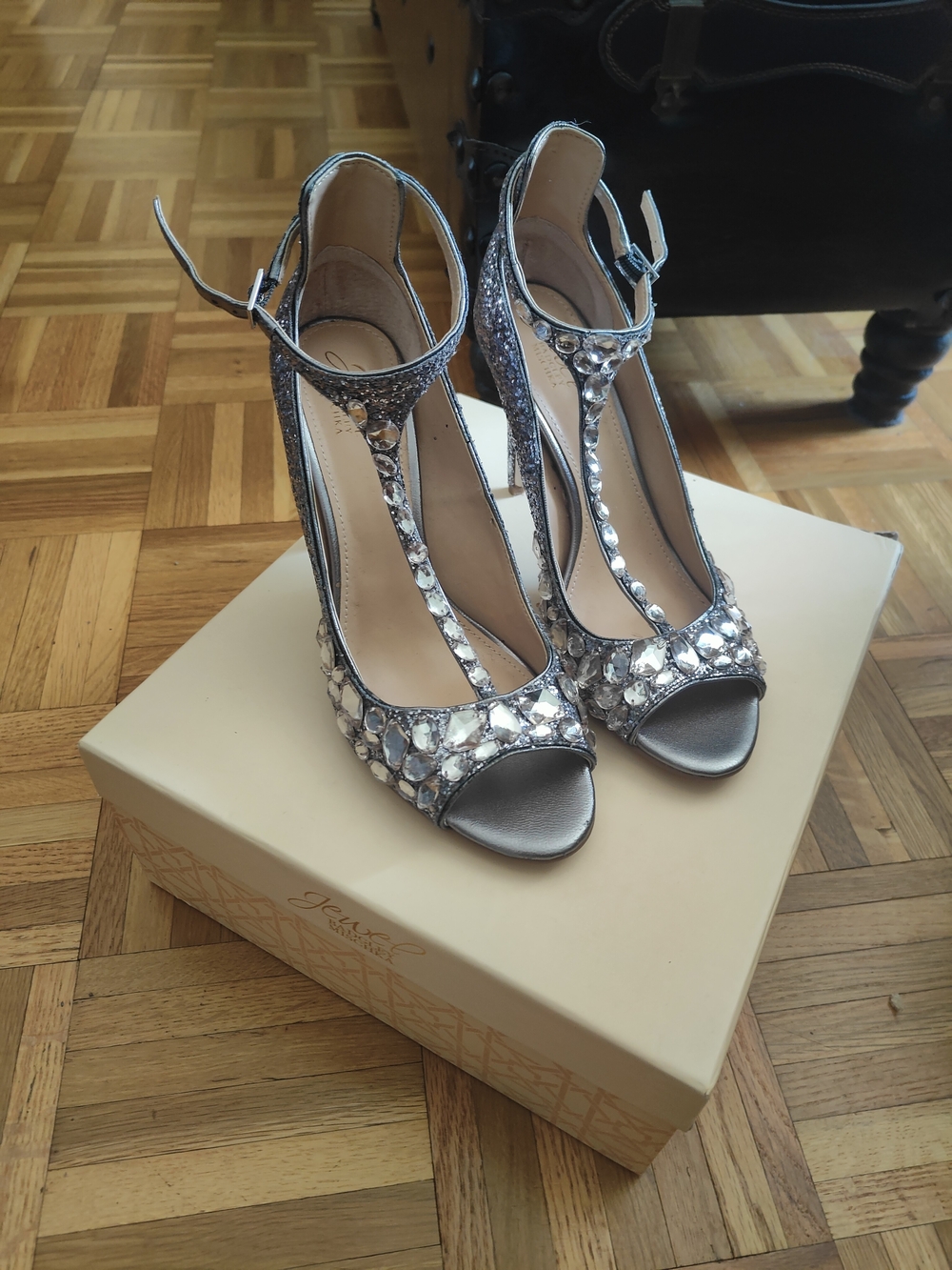 Jewel Badgley Mischka Silver Crystal T-Strap Peep-Toe Heels